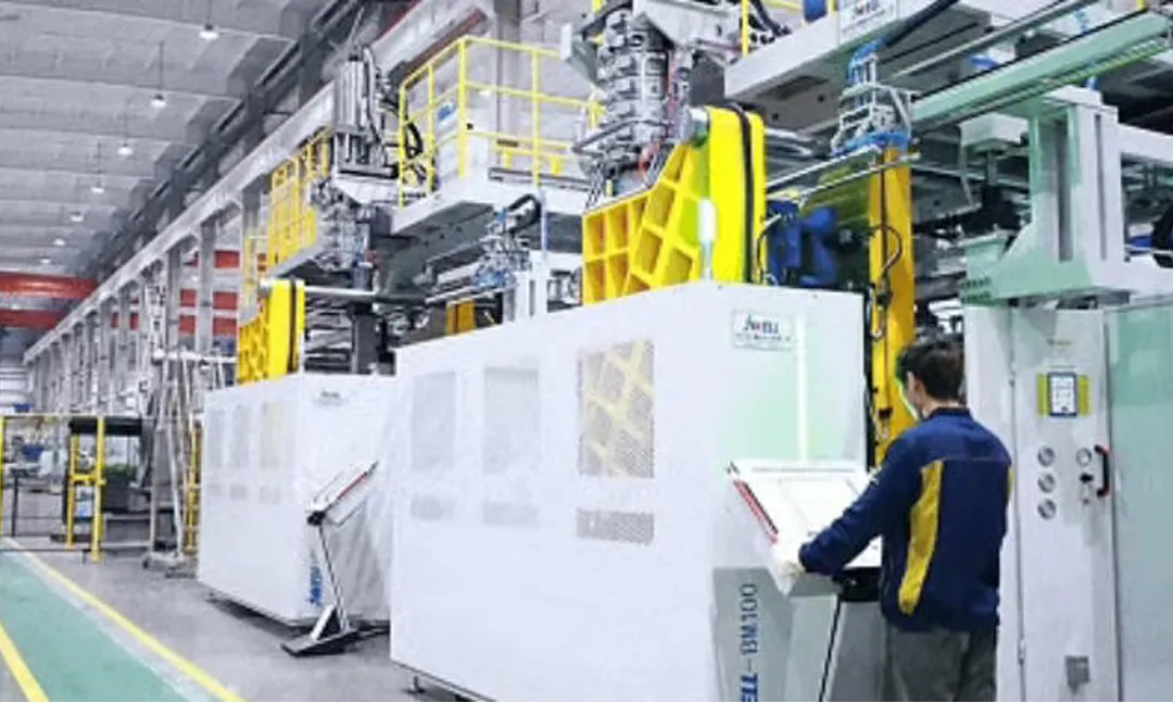 Jwell Machinery Deeply Engages in Blow Molding Field, Reshaping Production Experience with Intelligent Manufacturing